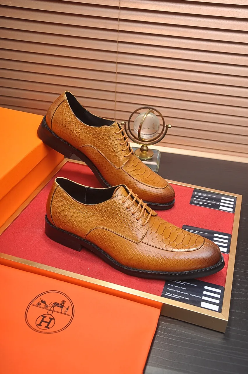 Men's shoes💰460💶[HERMES] (sheepskin lining)🍀Italian top luxury🍀He does not pursue novel styles and gorgeous colors, but attracts the favor of successful men with his flawless, elegant and classic style! This very, very comfortable, simple and stable style makes it easy to match any style! The pattern is absolutely 1:1 refined from the original case, and we strive for excellence in materials, imported cowhide + cowhide lining💪💪💪extraordinary texture👍! .Black brown code number: 38 to 45 (45 customized)